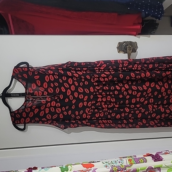 Kiss Mark Dress with Belt - Picture 3 of 7